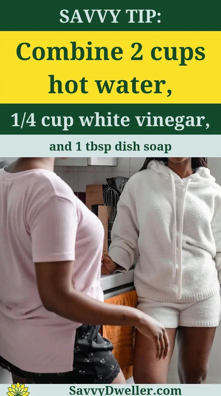 Method to clean and de-grease kitchen cabinets using vinegar and dish soap