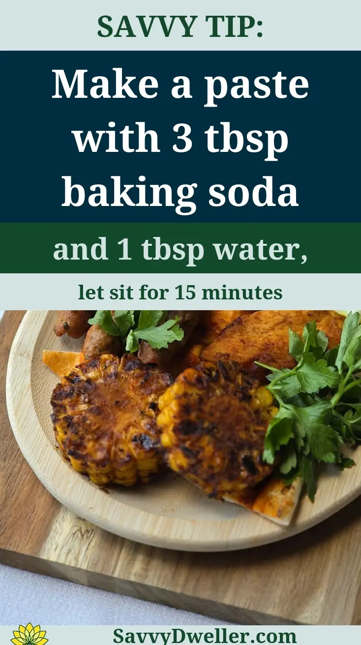 A tip on deodorizing and cleaning a wooden cutting board using baking soda and water.