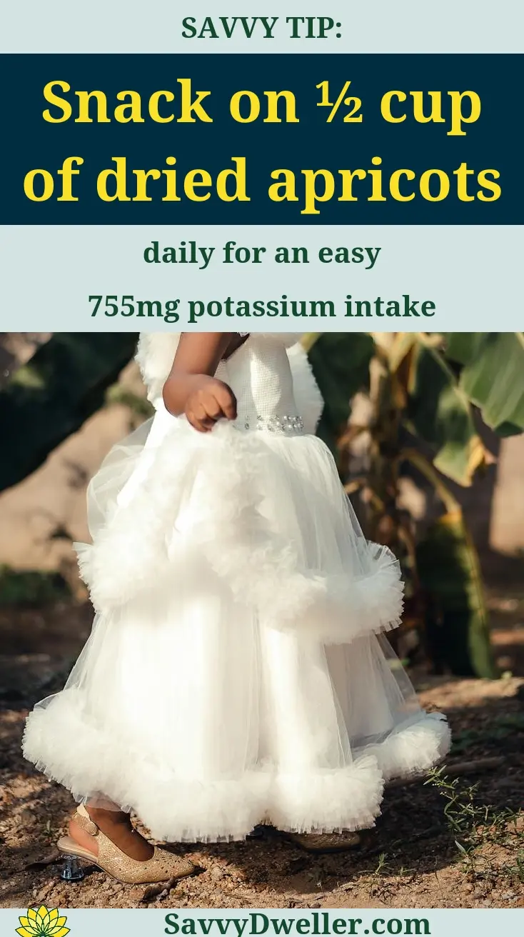 Image showcasing dried apricots as a potassium-rich snack to prevent deficiency.