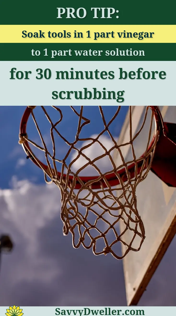 Soaking tools in vinegar and water to effectively remove rust from knives and stainless steel.