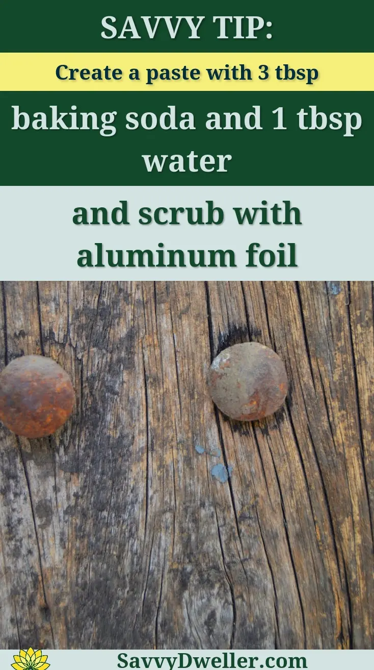 A tip for restoring rusted metal using baking soda and aluminum foil for effective cleaning.
