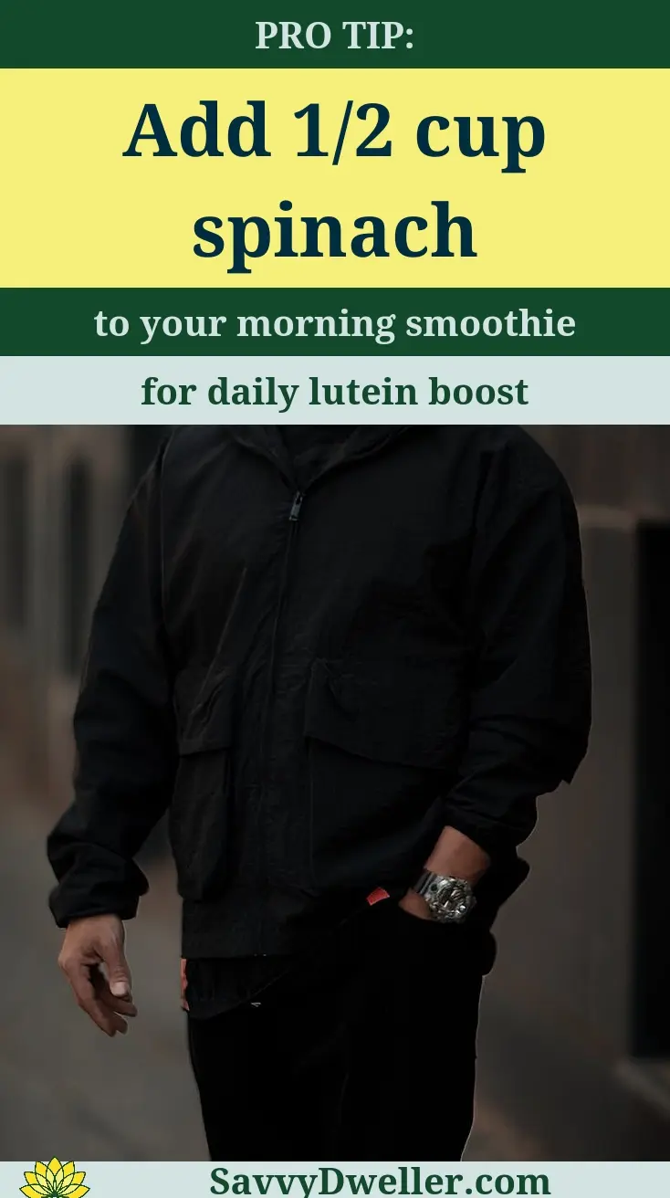 Spinach smoothie recipe to improve eye health with lutein.